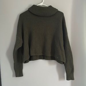 hollister turtleneck cropped sweater